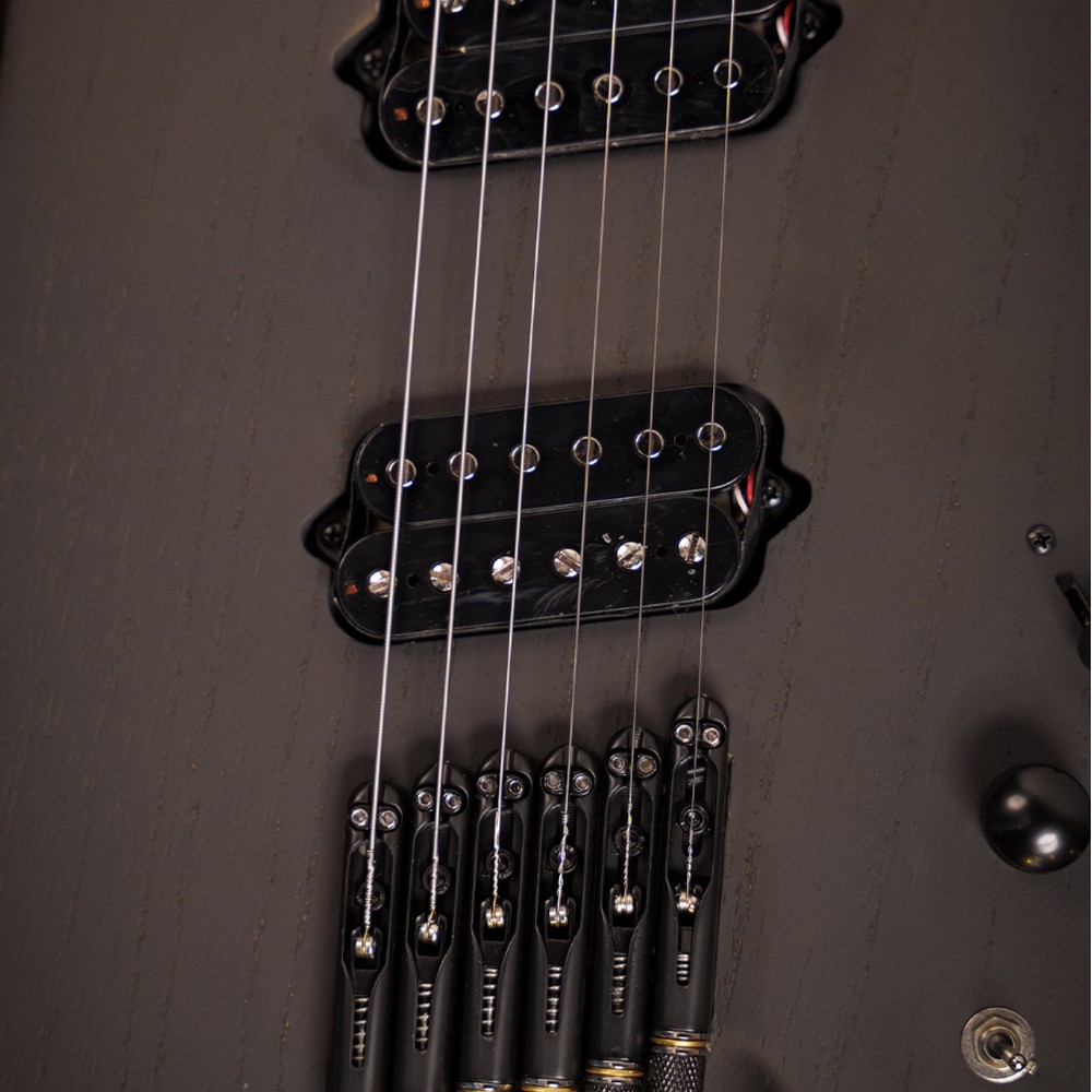 Headless Horseman THH30 6-String — Dual Humbucker Layout